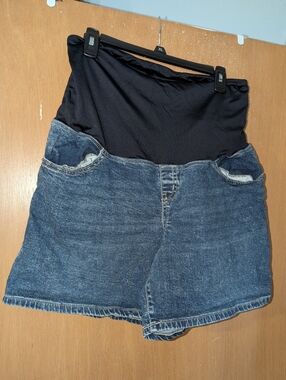 Isabel Maternity by Ingrid & Isabel Denim Maternity Shorts with Black Waistband